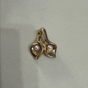 14K YELLOW GOLD PEARL CALLA LILIES PENDANT